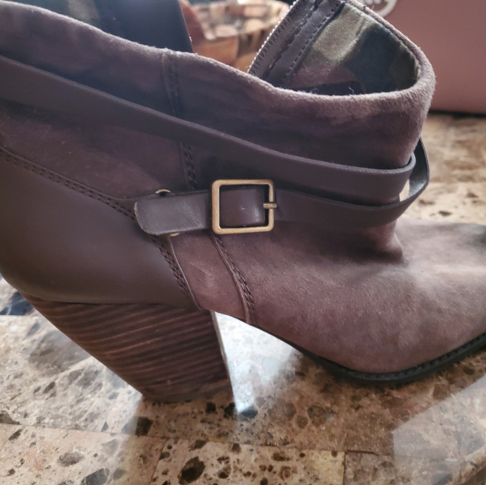 LUCKY BOOTS
